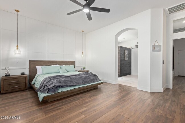 Building Photo - 8414 W Northview Ave