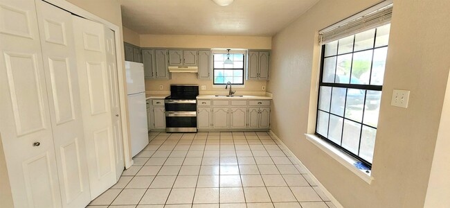 Building Photo - 5805 Gale Ct
