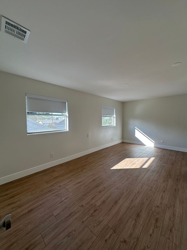 Building Photo - 335 S Grand St