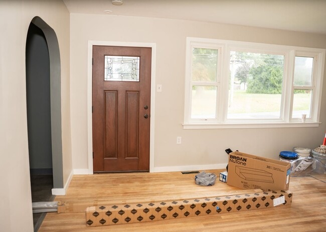 Building Photo - 3950 Locust Grove Rd