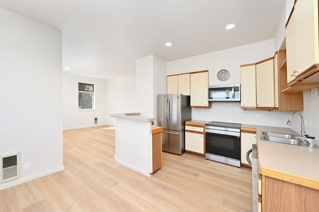 Building Photo - Welcome Home to Terrace View!