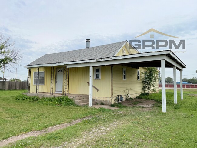 Primary Photo - 3 Bed, 2 Bath in South Hutchinson
