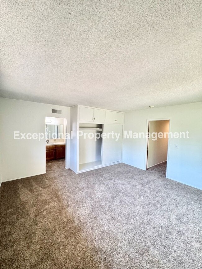 Building Photo - Ready to move in 4 bedroom 3 bath home