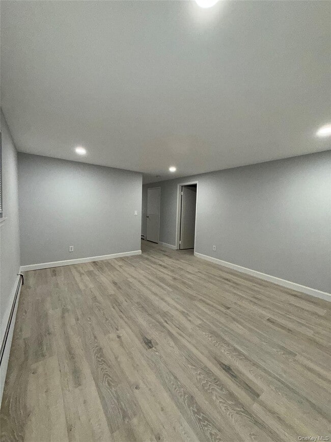 Building Photo - 227 N Walnut St