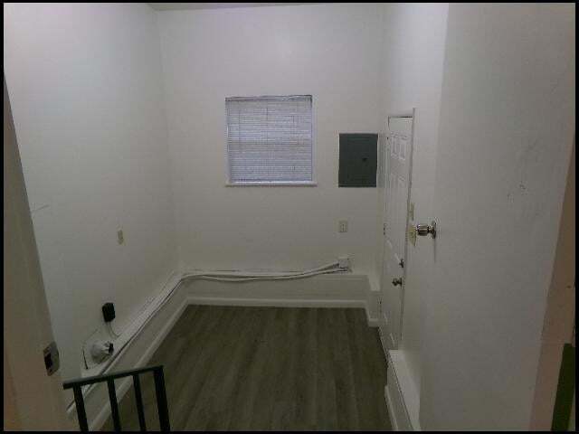 Building Photo - 204 Dobbs St