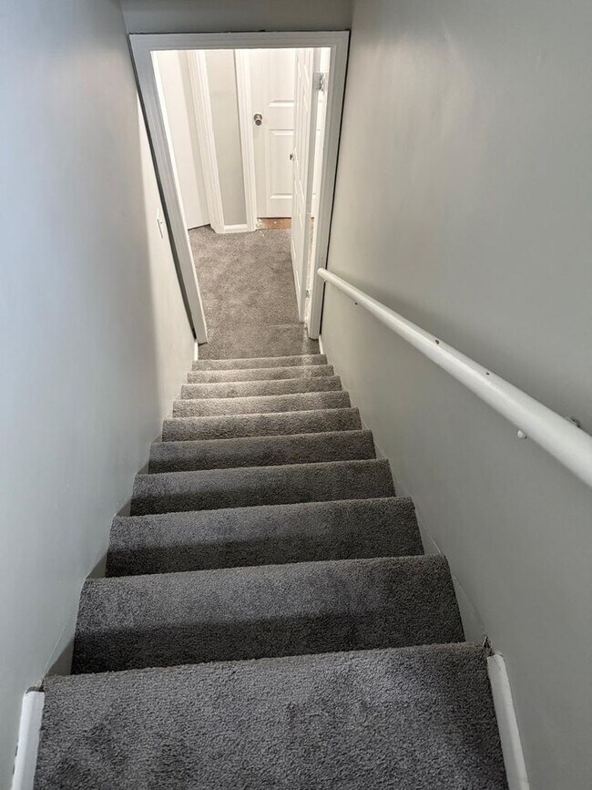Building Photo - Newly Renovated 3-bedroom house on the Eas...