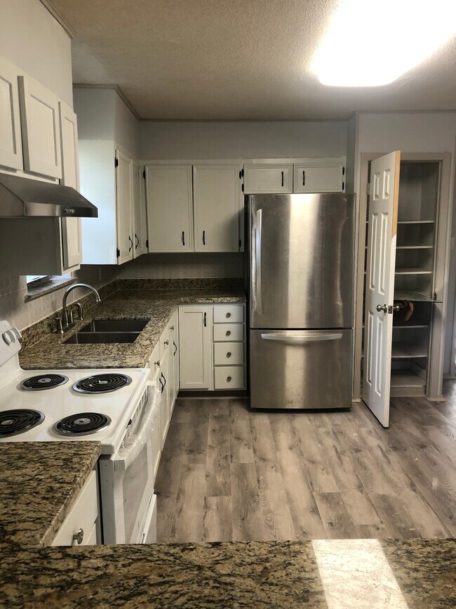 Building Photo - 529 E Williamson Ave