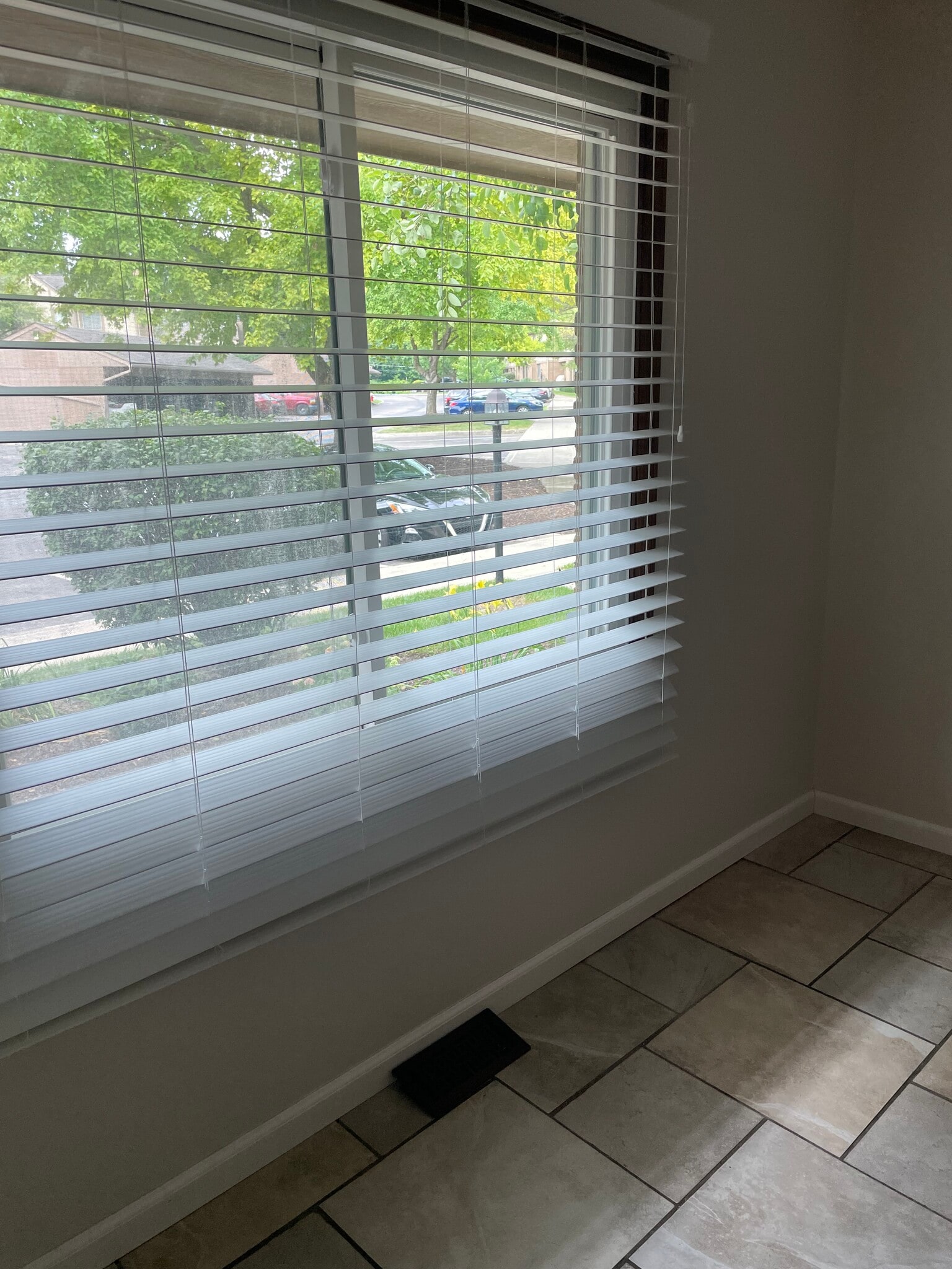 Building Photo - 3240 Brookview Way