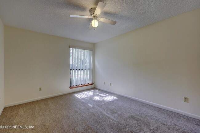 Building Photo - 4819 Wethersfield Pl W