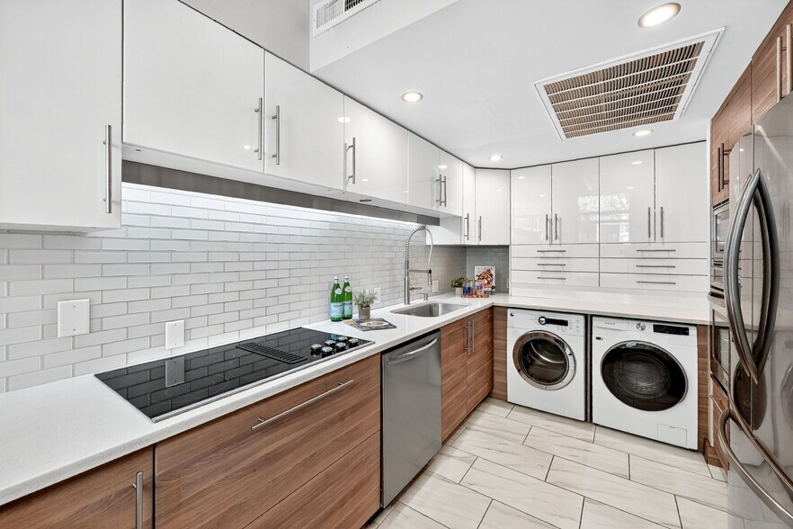 Building Photo - 1350 Lawrence St