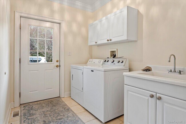 Building Photo - 2995 Laurel Trail