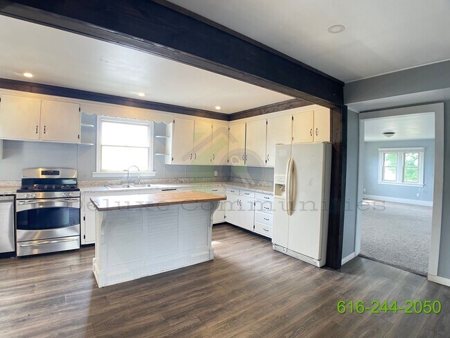 Building Photo - 3 Bedroom (with an extra room) Home Available in Marne, MI