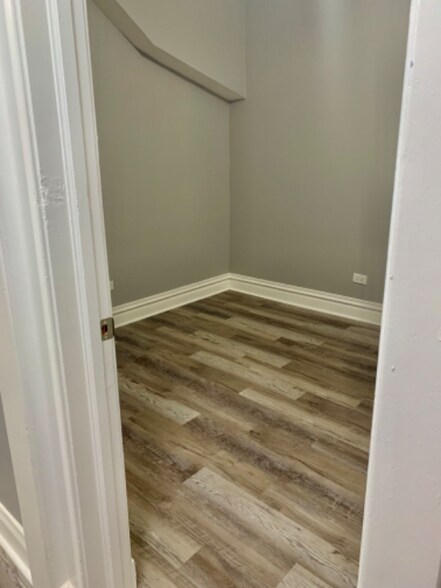 Building Photo - 6629 S Green St