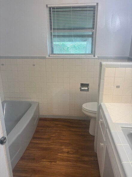 Building Photo - 605 N Joyce St