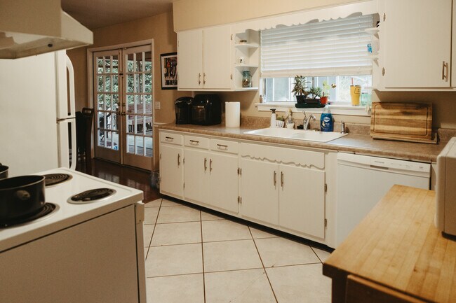 Building Photo - 417 Forest Glen Dr