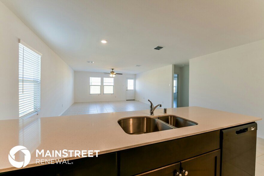 Building Photo - 332 Dry Cyn Wy