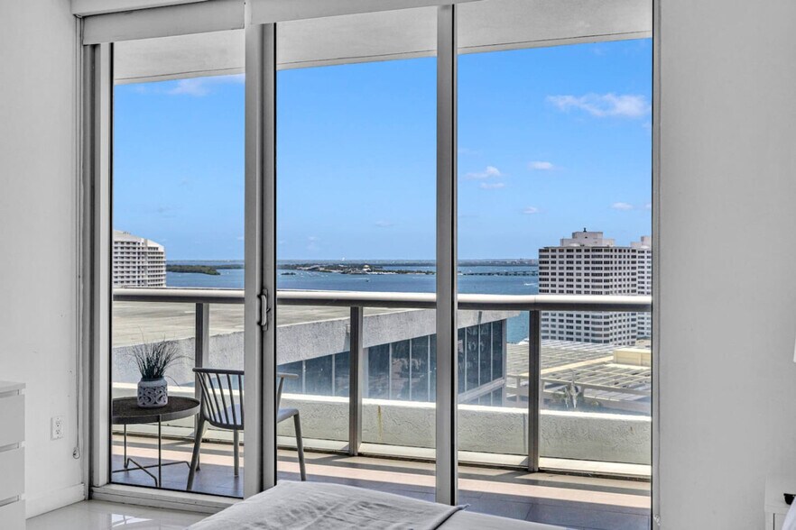Building Photo - 481 Brickell Ave