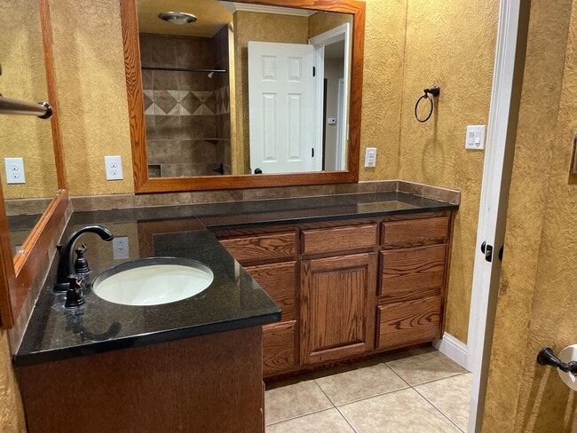 Building Photo - Beautiful 3 Bedroom Home, Zia School District!