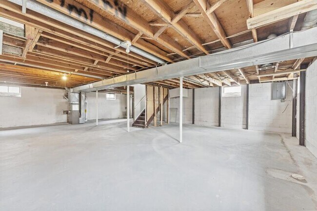 Building Photo - 1165 5th St