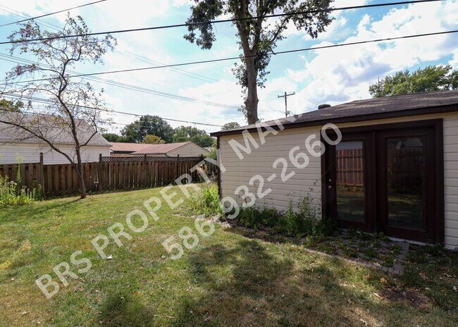 Building Photo - 3 Bedroom 2 bathroom house in Royal Oak.