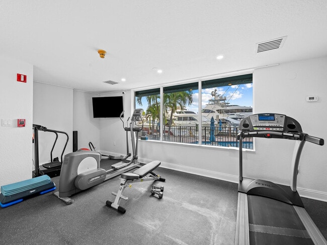 Building Photo - 1050 Seminole Dr