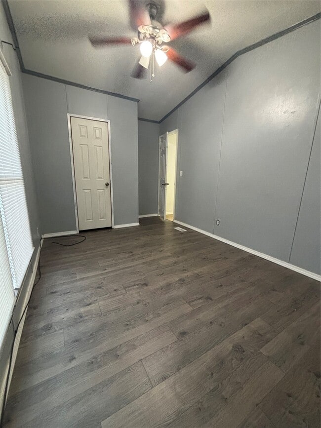 Building Photo - 10010 Cedar Landing Dr