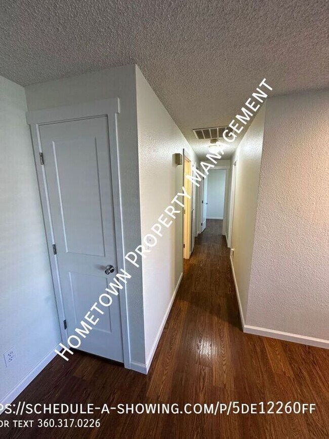 Building Photo - 3611 Landau Ave NE