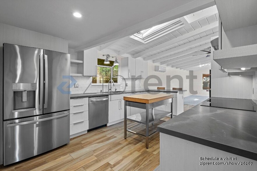 Building Photo - 757 Tofflemire Dr