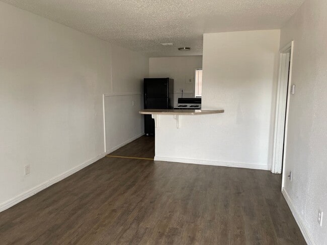 Building Photo - 4204-35