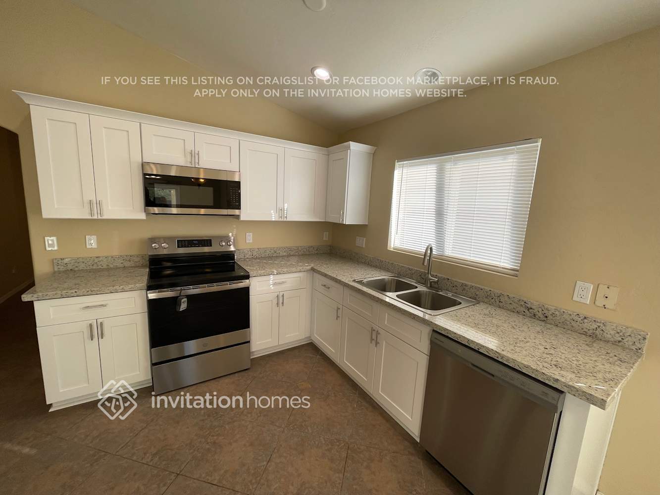 Building Photo - 22059 W Solano Dr