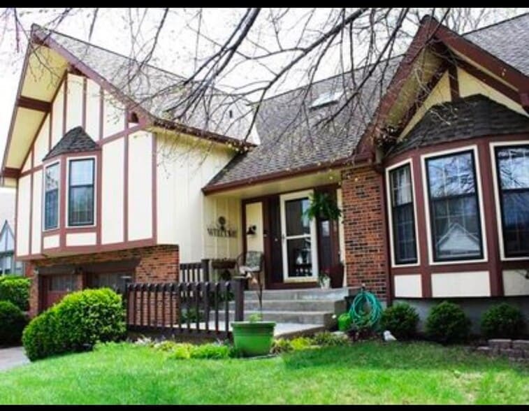 Building Photo - 1405 E Frontier Ln