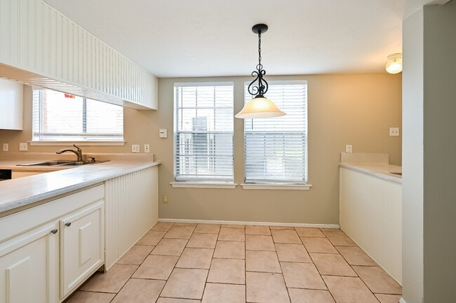 Building Photo - 1219 Briarmead Dr