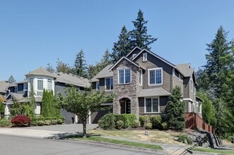 Building Photo - Stunning 5-Bedroom Sammamish Home with Main-Level Guest Suite