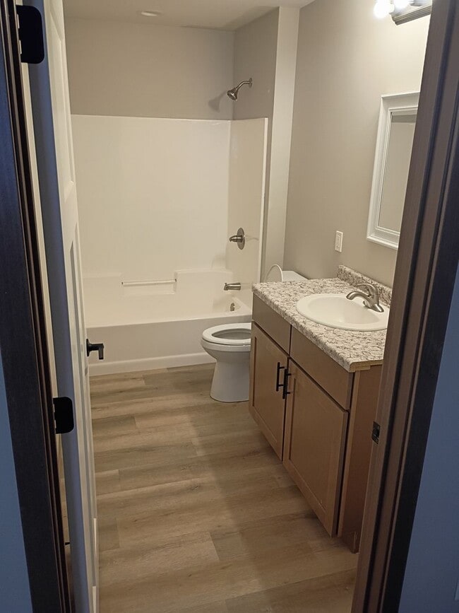 Building Photo - 3 Bed, 3 Bath, House