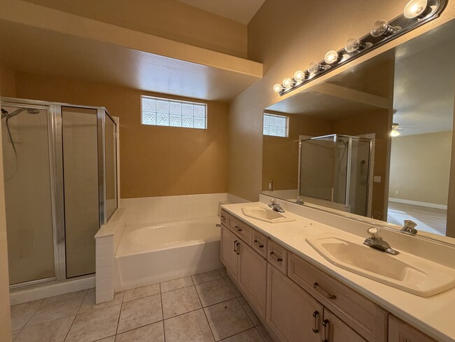 Building Photo - 3317 Moon River St