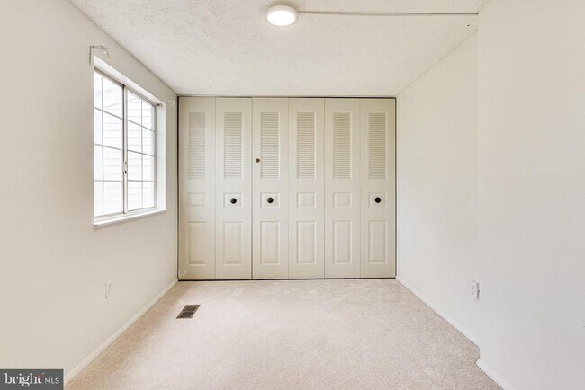 Building Photo - 2841 Shepperton Terrace