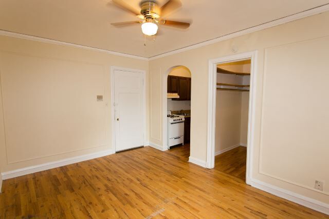 Building Photo - 842 W Wolfram St