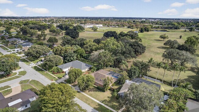 Building Photo - 1776 The 12th Fairway