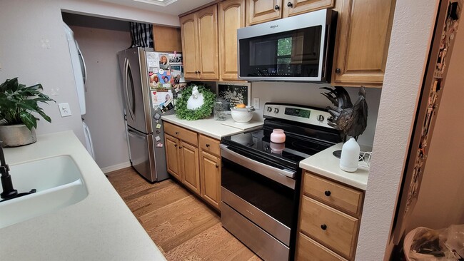 Building Photo - 6841 Countrywoods Cir