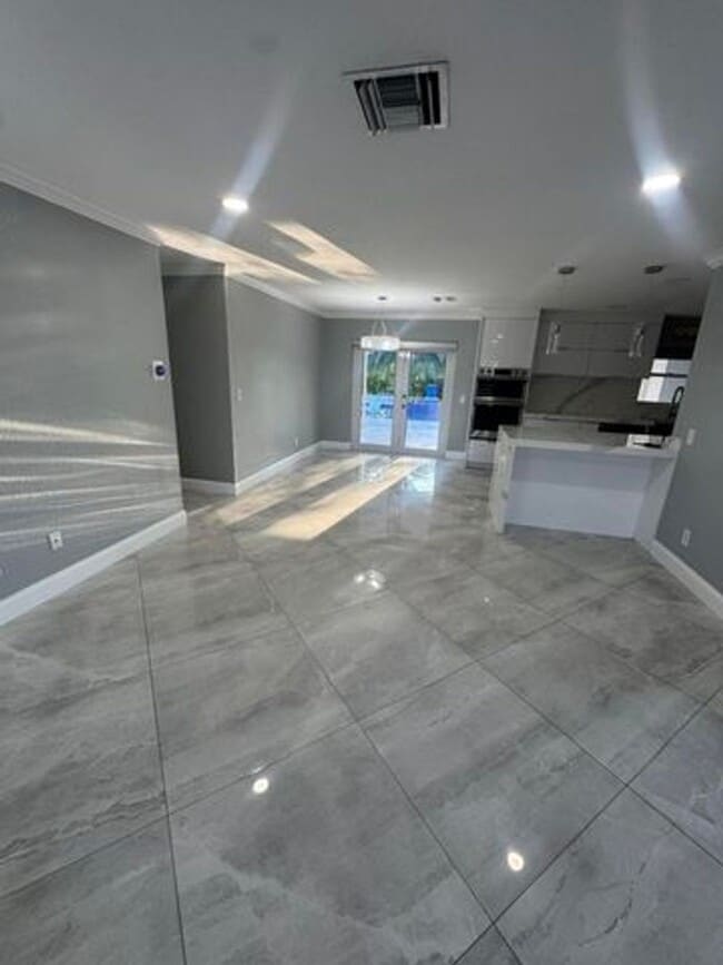 Building Photo - 2591 Rosehaven Rd