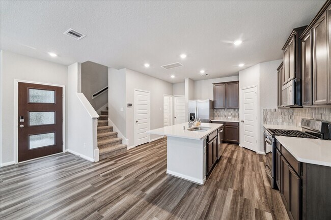 Building Photo - 5502 Cuerta St