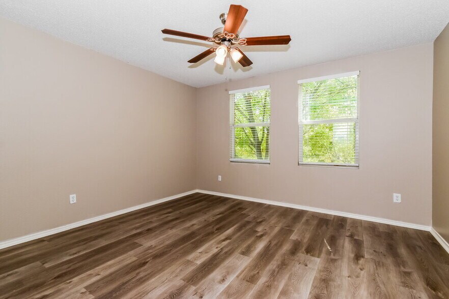 Building Photo - 5500 Still Canyon Dr