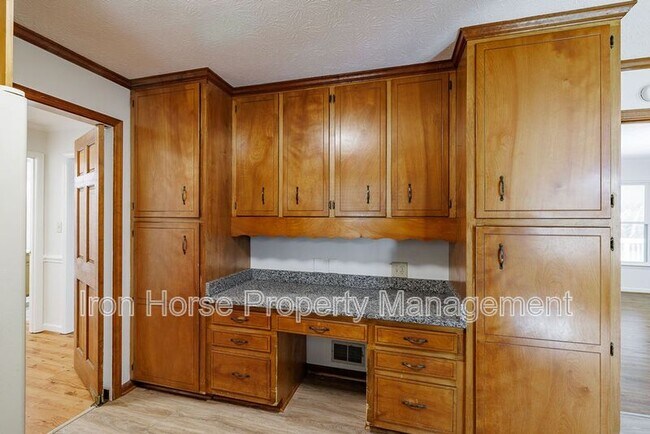 Building Photo - 1060 Windbrooke Ct