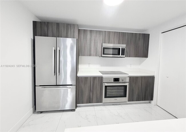 Building Photo - 488 NE 18th St