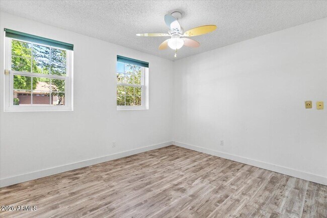 Building Photo - 1041 E Kristal Way