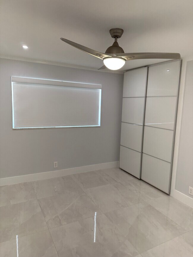 Building Photo - 308 Golfview Rd