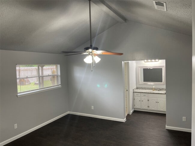 Building Photo - 2302 E Shannon St