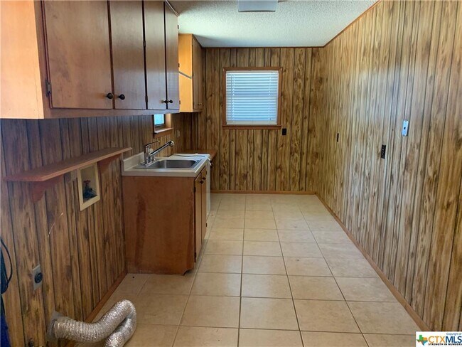 Building Photo - 422 Granada Dr