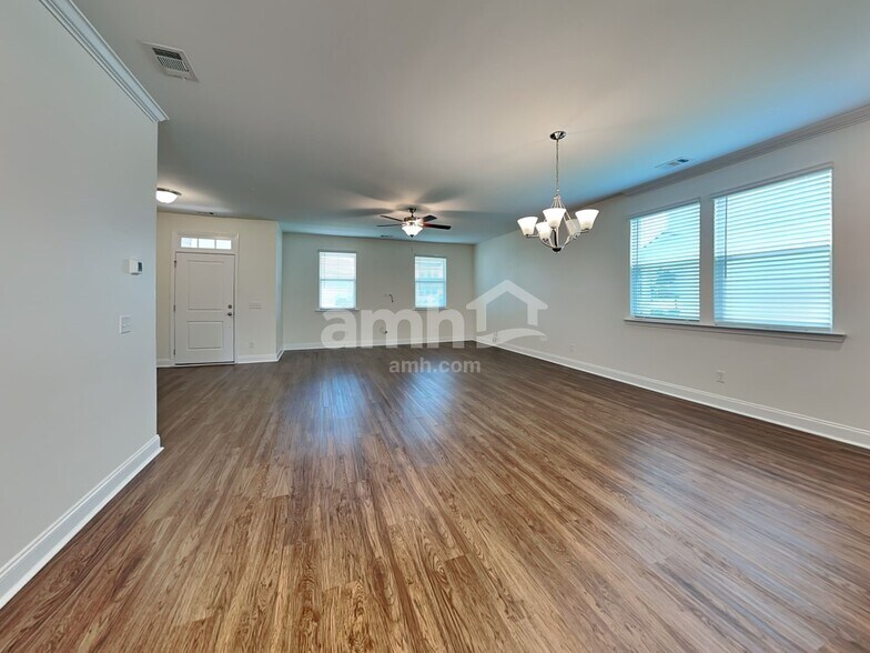 Building Photo - 210 Parkside Blvd