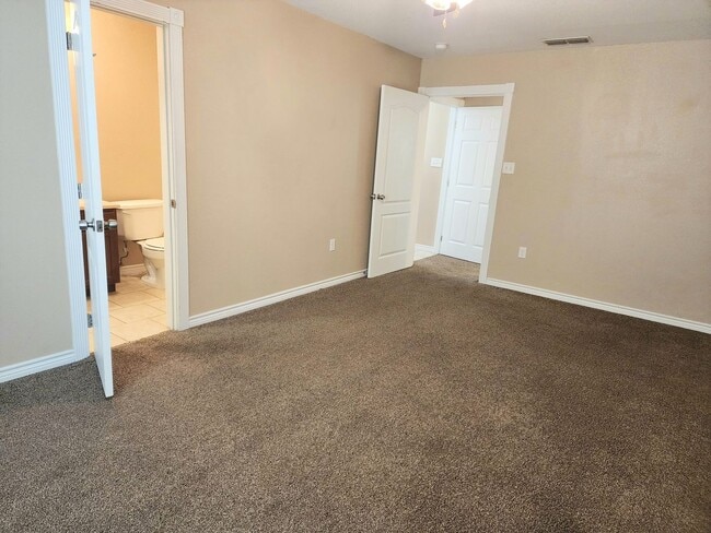 Building Photo - 412 W University Dr